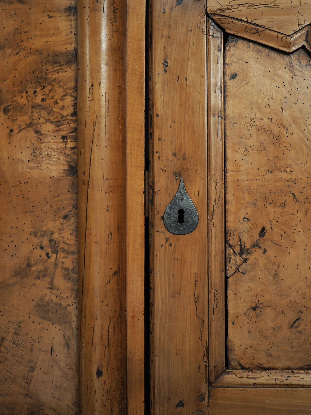 Furniture plate 10 for key